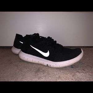 Black Nike Tennis Shoes